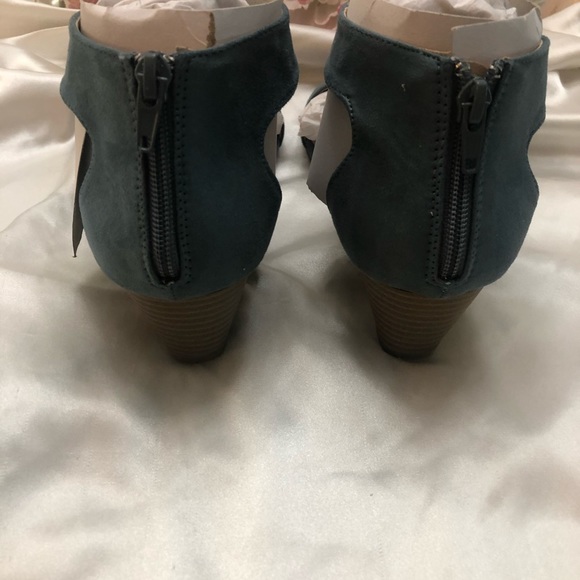 New Mattie sandals 👡. - Picture 3 of 5